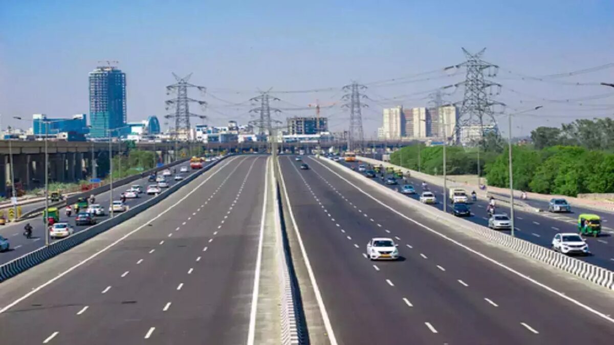 Noida from Delhi expressway