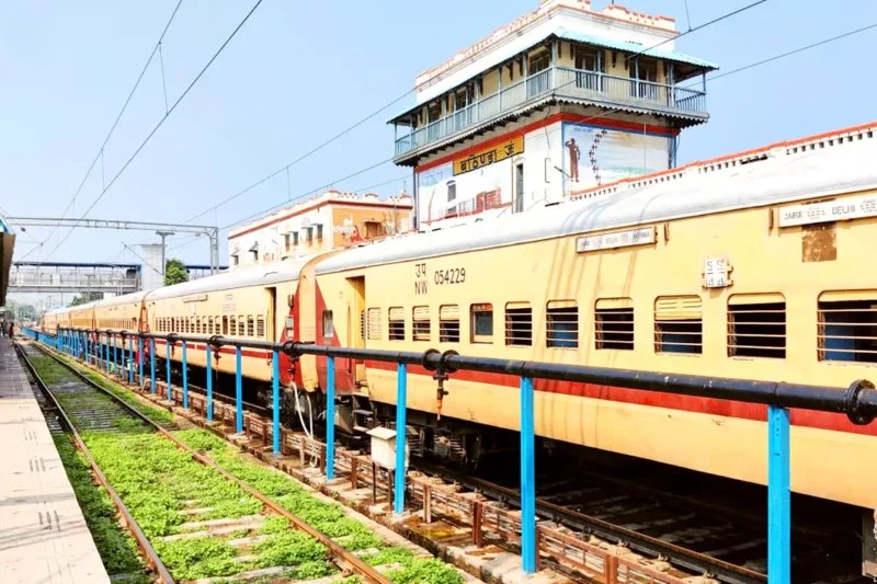 Delhi-Bathinda Express train