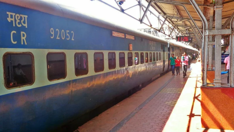 Lucknow-Pune Express